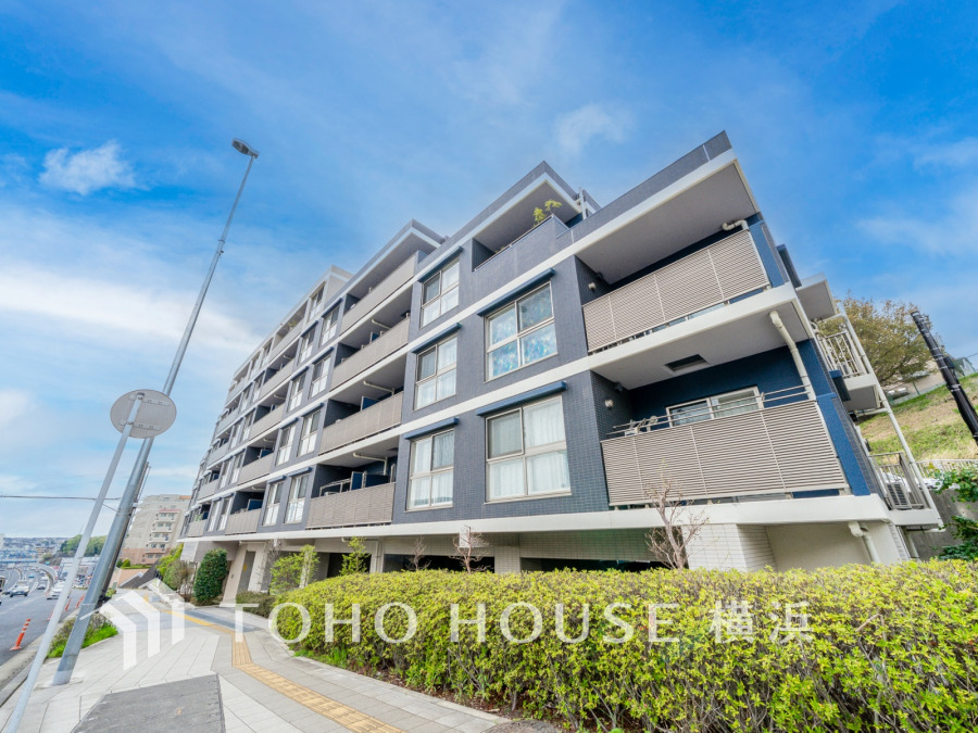 街に溶け合う美しい景観を生み出しているにも関わらず、採光や風通しを考えて設計された間取り。外観だけでなく、そこに住まうご家族の心地よさが最優先されますように。 