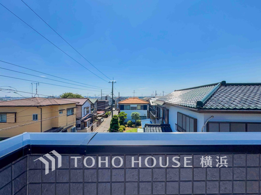 この開放感ある眺望と共に閑静な住宅街の季節感を演出する四季折々の変化を楽しめる心地よい場所となることでしょう。