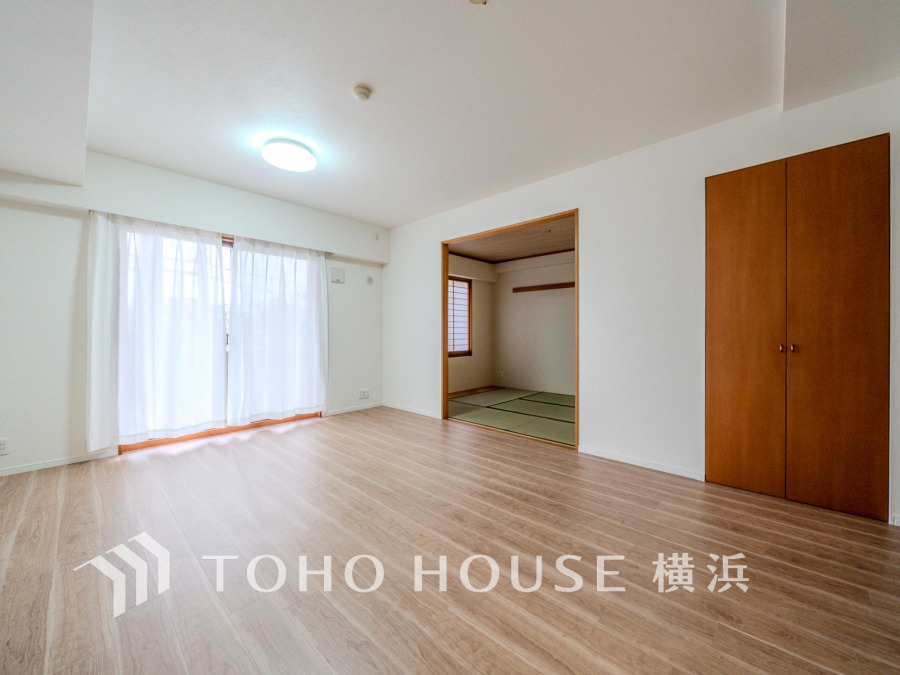 光と風があふれる開放的なリビングダイニングには自然と家族みんなが集まってきます。明るく穏やかな空気の中で飲んだり、食べたり、笑ったり。