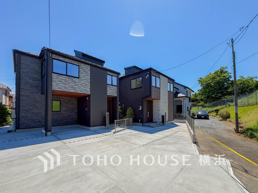 住む人を映し出す洗練された佇まいは、いつまでも輝き続けながらいつしか街の風景に溶け込んでいきます。