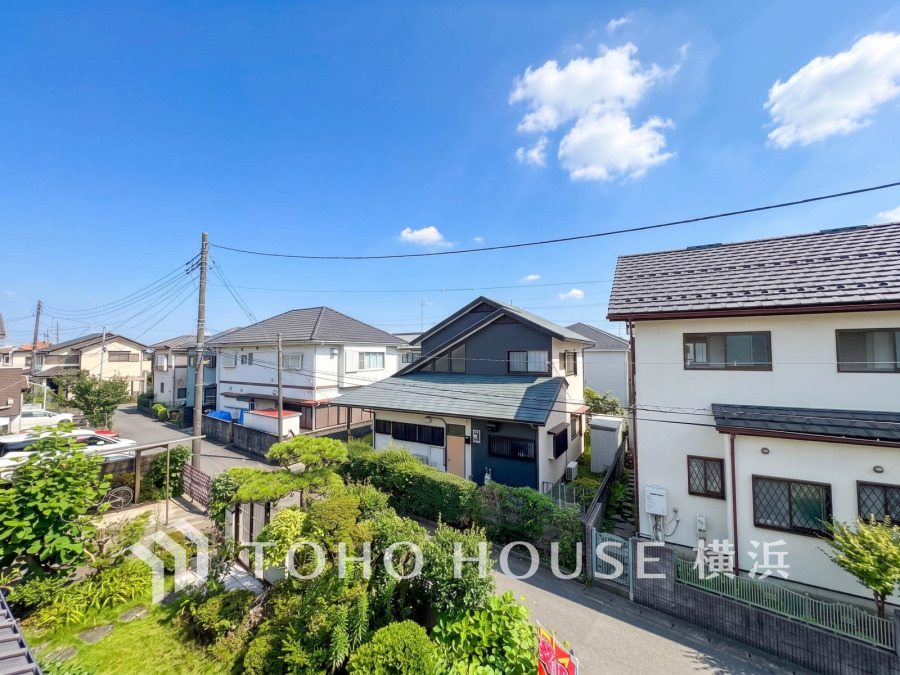 この開放感ある眺望と共に閑静な住宅街の季節感を演出する四季折々の変化を楽しめる心地よい場所となることでしょう。