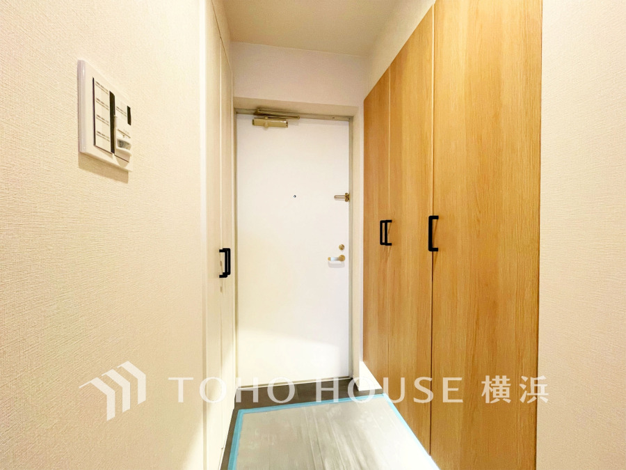 トールサイズのシューズボックスを設置した玄関スペース。
