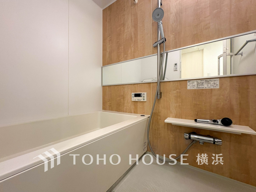 心地よいリラックスを叶える清潔感溢れる美しい空間。快適で機能的なバスルームです。
