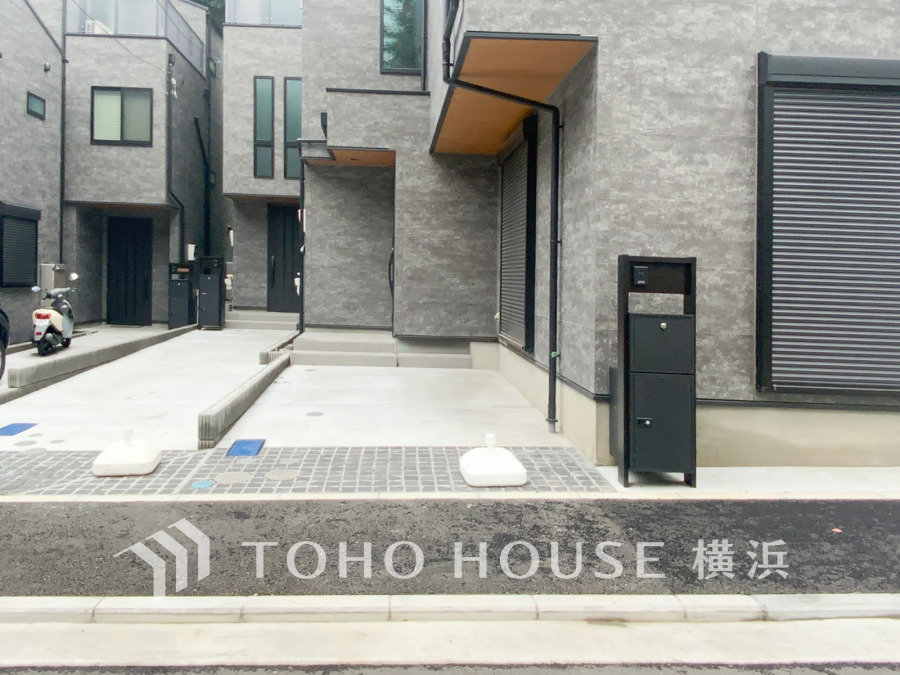 その邸が魅せる、気品・上質・重厚感・極細やかさ、そのすべては訪れた者に安らぎと品性を与える特別な空間です。ここに住むからこそ意味がある。すべての（始まり）をここから迎えます