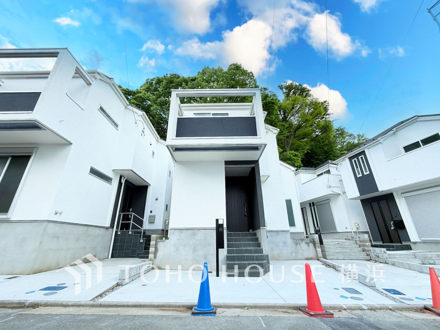 空気感という居心地の良いＢＧＭは、暮らしのステージを彩り、心からのやすらぎと満足感を与えてくれます。通風と採光を考慮したお住まいは地域の鼓動を感じながらお寛ぎ頂けることでしょう。