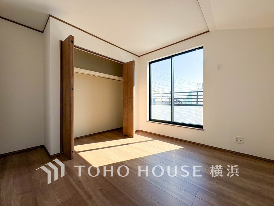 快適に過ごす条件は、一人ひとり違います。飾リ過ぎないシンプルな内装と偏り過ぎないデザインで統一しております。居住していく中でオーナー様だけの【マイホーム】に創り上げて下さい。