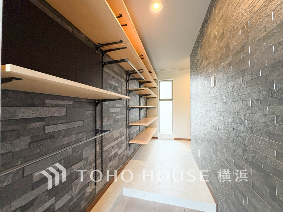 清潔感溢れる玄関がお出迎えする本邸宅の物語は、ここから始まる日常を期待させます。この場所には「希望」と「優越」で包み込んでくれる「特別」な空間があります。