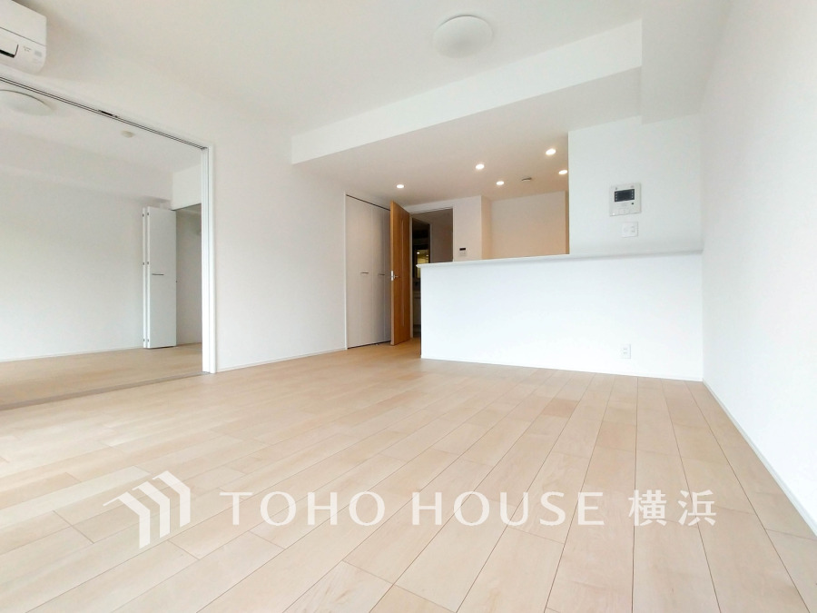 リビングに隣接した洋室の引き戸を開け放して空間を共有しながら開放的に使うこともできます。
