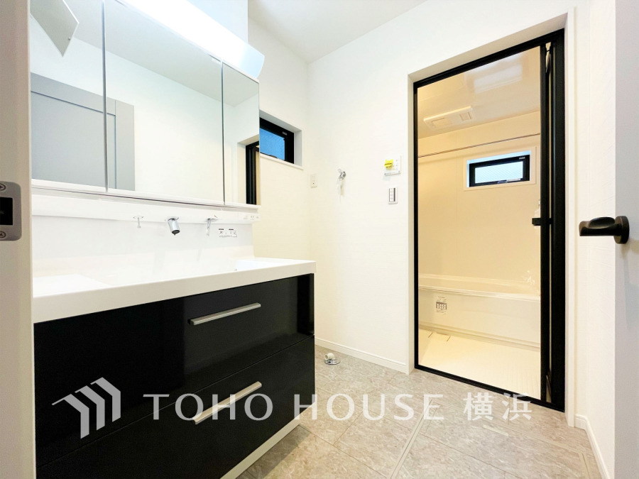 一日の始まりと終わりを心地よく演出してくれる、多彩な機能が備えられたパウダールーム。心地よいリフレッシュ空間です。