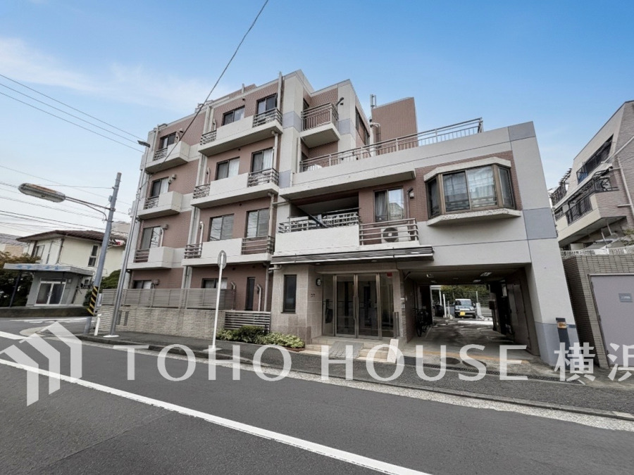 住む人を映し出す洗練された佇まいは、いつまでも輝き続けながらいつしか街の風景に溶け込んでいきます。