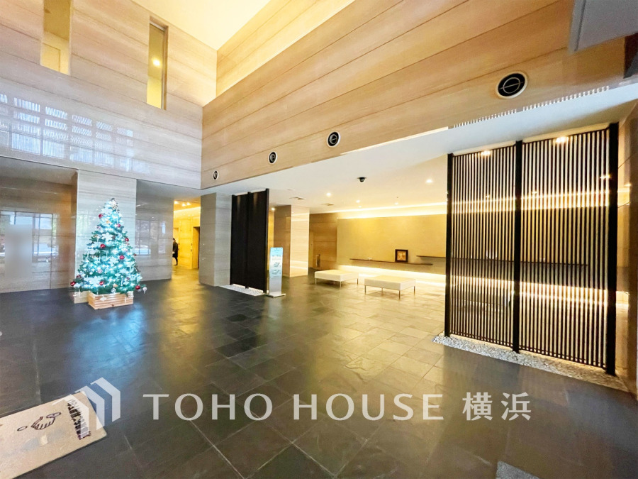 エントランスを入ると視界に飛び込んでくる、スタイリッシュな空間。アーティスティックに演出された優しさと個性を醸し出すこの場所から向かう寛ぎの我が家。