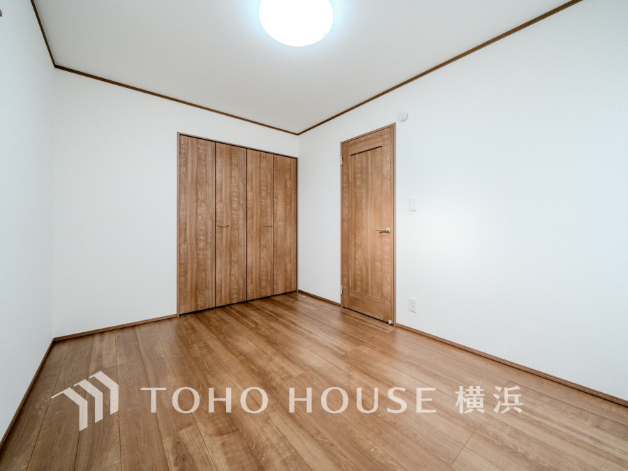 1日の疲れを癒し、心地よく寛げるようゆったりとした広さを確保しています。プライベートタイムをより優雅に穏やかに…。落ち着いた雰囲気を紡ぎます。