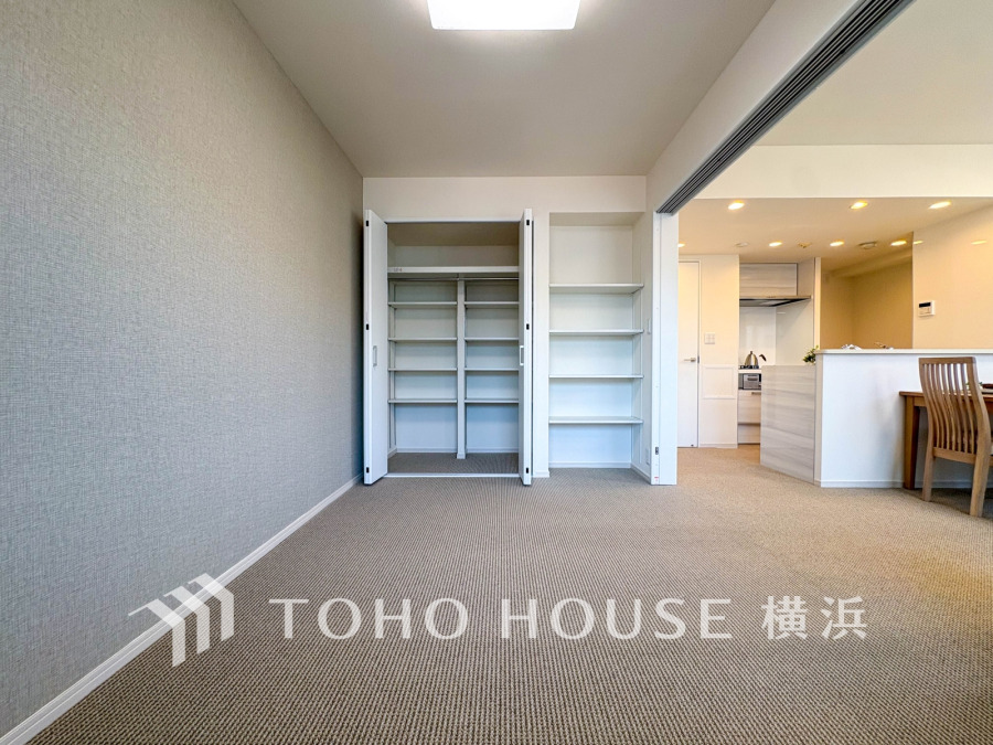 リビングに隣接した洋室は、引き戸を開け放してLDK空間を共有しながら開放的に使うこともできます。
