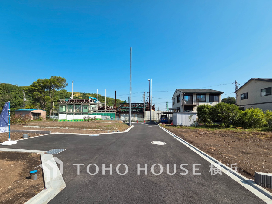 忙しく過ぎゆく日常を置き去るほど、ゆったりした時間が流れる住環境。『快適』は「家」と「街」と「環境」が調和した時に訪れるのだと改めて感じさせてくれます。（2026年5月撮影）
