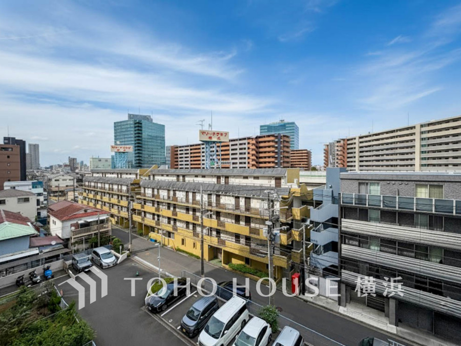 開放感があり、遮るものもなく気持ちのいい景色が広がります。お部屋にも爽やかな風と暖かく柔らかな日差しが差し込み、毎日の暮らしを豊かに彩ります。