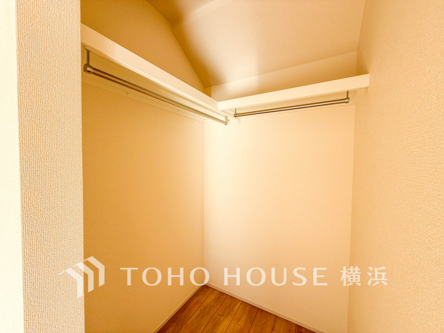 快適な使い心地とゆとりある空間が1日の疲れを解きほぐすバスルーム。空間も浴槽もゆったりのびのび使えるゆとり設計。広く感じるゆとり設計で快適なリラックスタイムを過ごせます。