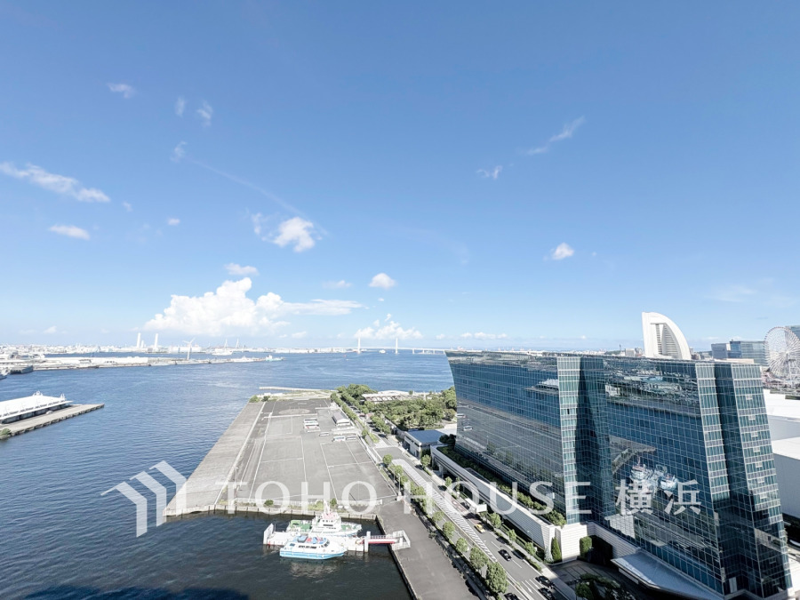 【横浜】の海ある風景を広く一望できる魅力の眺望は、開放的でお住まいの価値の一つでもあります。朝も昼も夜も異なった表情を見せる街の風景は、心豊かな毎日を彩ってくれることでしょう。