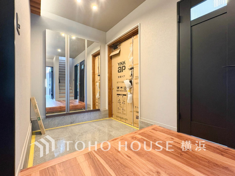 居住者の帰り、訪れる方を優しく迎え、やすらぎに満ちた生活空間を予感させる。健やかな暮らしを楽しめそう。