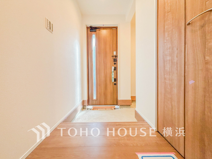 【2025年12月撮影】居住者の帰り、訪れる方を優しく迎え、やすらぎに満ちた生活空間を予感させる。健やかな暮らしを楽しめそう。