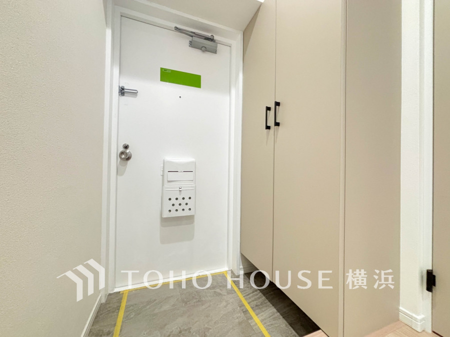 たっぷり収納できる大容量のシューズボックス付きの玄関です。