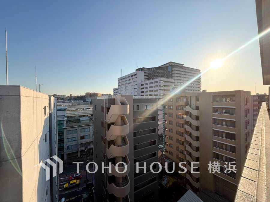 この開放感ある眺望と共に閑静な住宅街の季節感を演出する四季折々の変化を楽しめる心地よい場所となることでしょう。