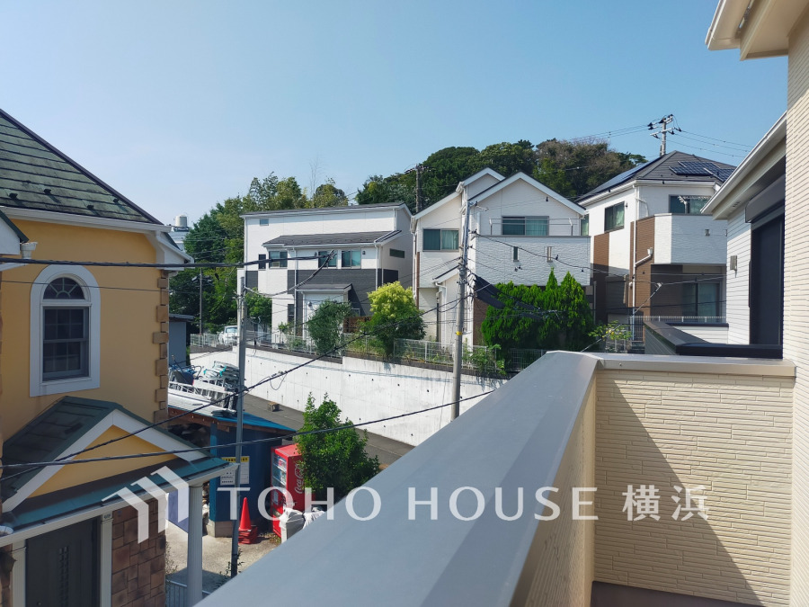 気持ちのいい空が見渡せる広いバルコニー。爽やかな風を感じて、心躍る素敵な暮らしがはじまります。