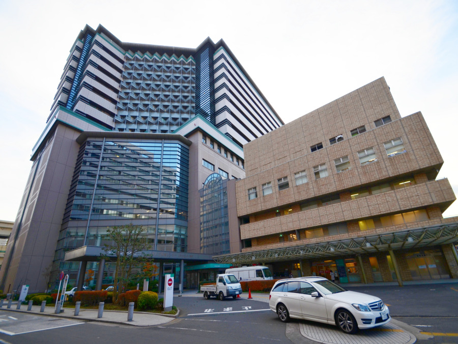横浜市立大学附属市民総合医療センター　約700ｍ