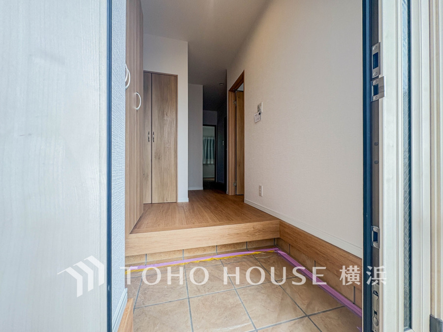 住む人を映し出す洗練された佇まいは、いつまでも輝き続けながらいつしか街の風景に溶け込んでいきます。