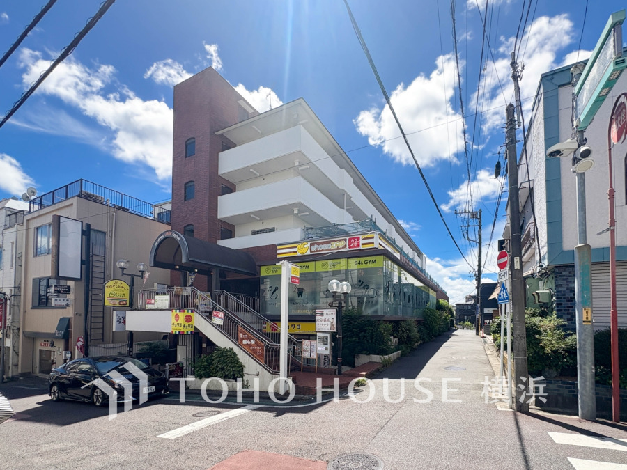 爽やかな青空の下に贅沢なほどに降り注ぐ陽光、豊かな居住性と、クオリティが見事に調和した住空間は、住まうことの喜びを感じさせてくれます。