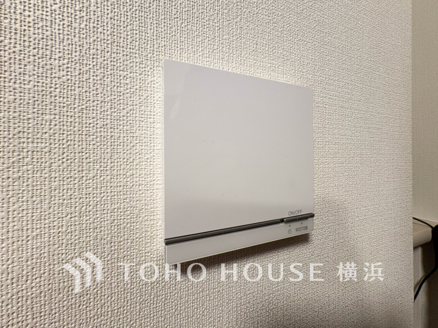 シンプルでスタイリッシュな壁掛けスイッチは、操作が簡単で快適な生活をサポートします。