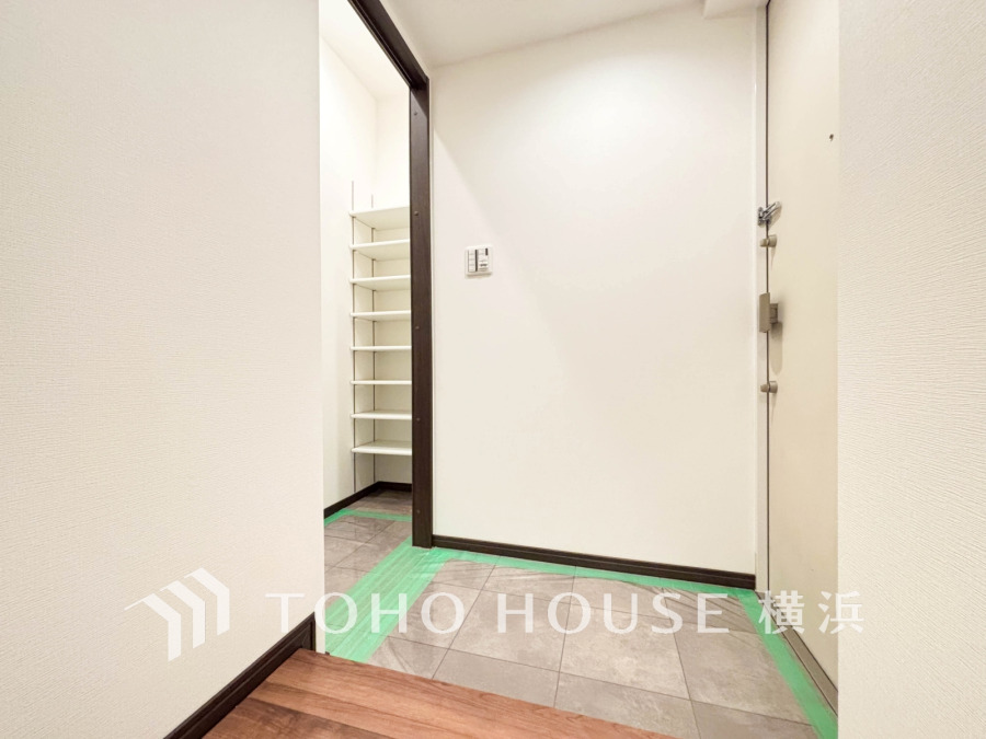 玄関には収納力のあるシューズインクローゼットを完備。
