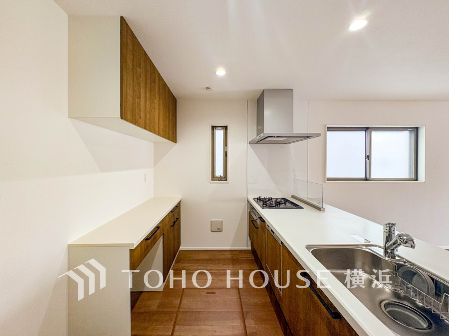 誰もが使いやすいデザインにこだわったキッチン。プライベートスペースを彩るインテリアとしての美と、快適な日常を支える機能性と強さがひとつになったキッチンです。