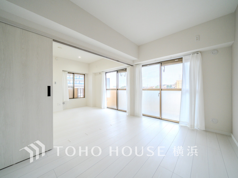 過ぎ行く時間をゆったりと感じることができる落ちついたプライベートルーム。リビングで楽しく過ごした後はゆっくり寛ぎの時間を満喫できます。静かな環境でリラックスタイムを愉しんで。