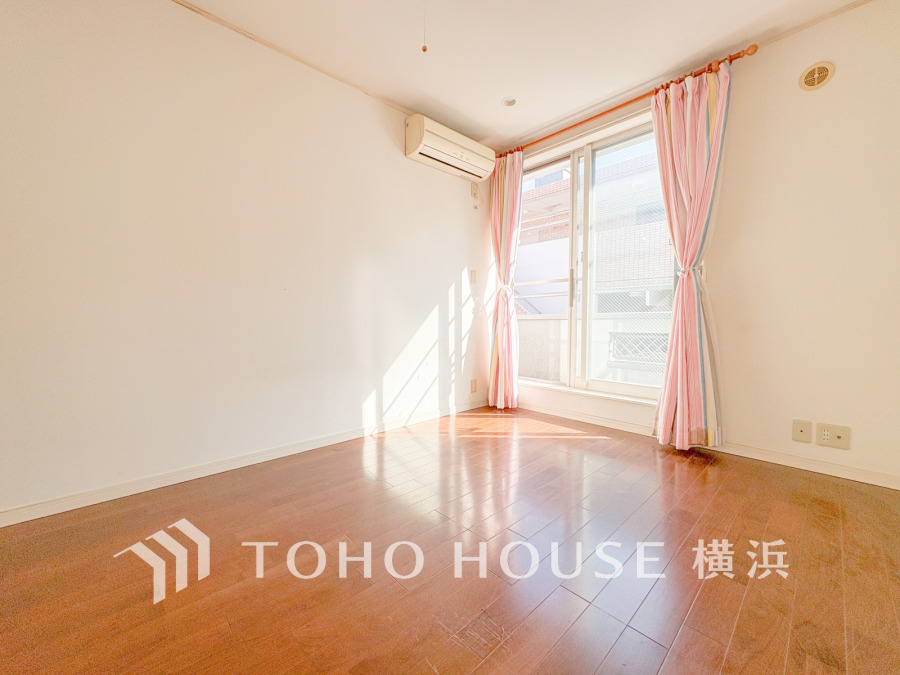 感性を育むプライベートルームはシンプルでスマートな空間。好みの空間で読書をしたり、音楽を聞いたりと一人の時間も充実したものにできます。