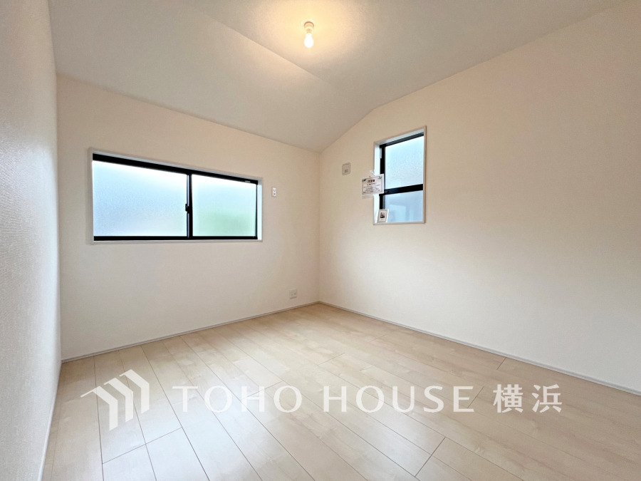 2面採光の明るく爽やかな空間。プライベートな自分時間を快適に過ごせるお部屋です。
