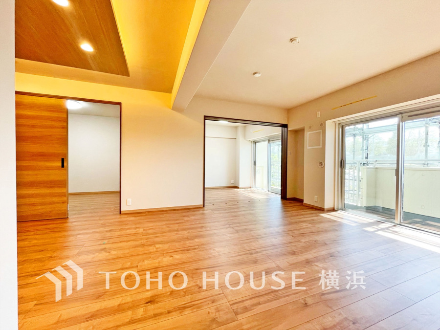 たくさんの想いが美しいカタチに彩られた時、そこにはひと時のくつろぎが生まれ、ゆっくりと愛着が育まれていきます。