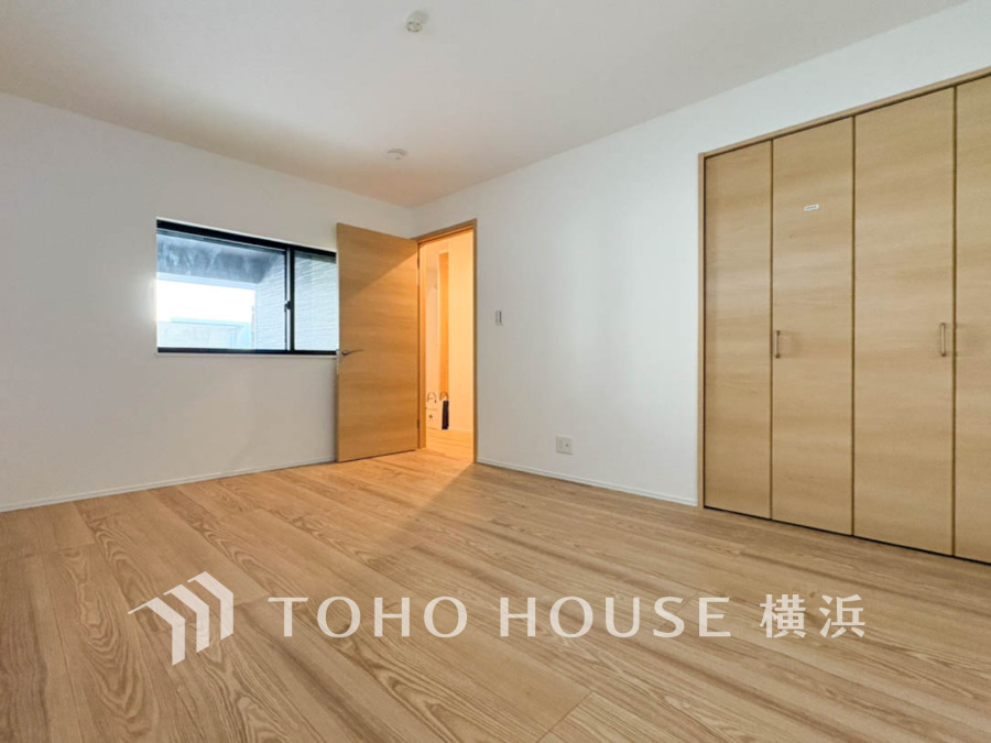 採光もアクセントの一つとして。プライベートルームにはやさしい光が射し込んでいて、この明るい好みの空間で読書をしたり、音楽を聞いたりと一人の時間も充実したものにできます。