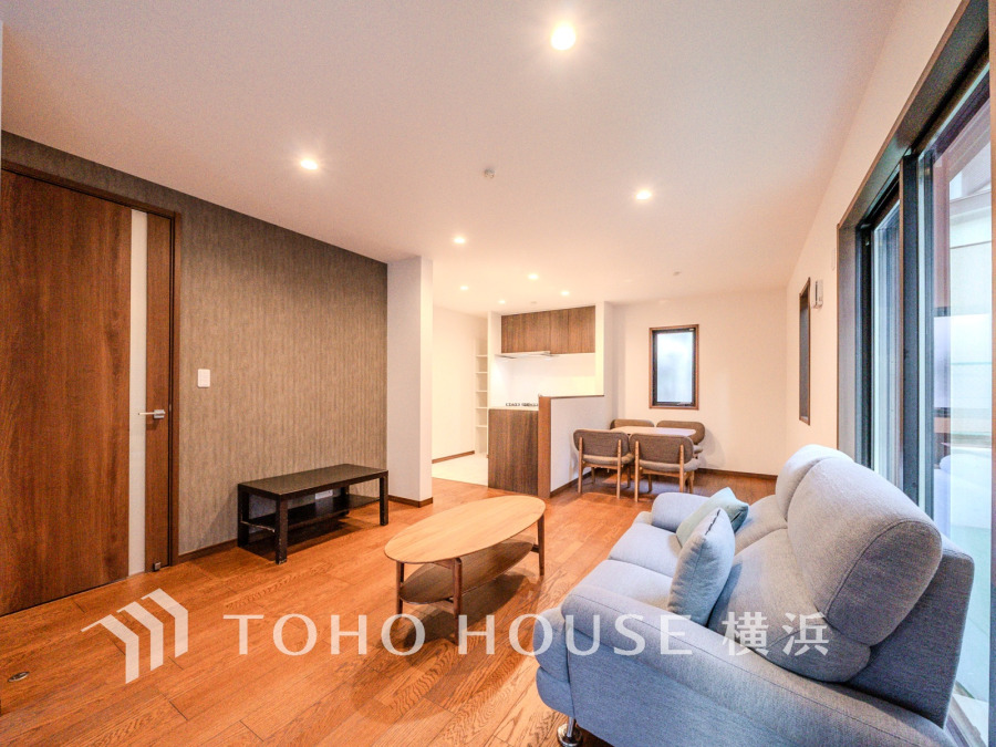 光と風があふれる開放的なリビングダイニングには自然と家族みんなが集まってきます。明るく穏やかな空気の中で飲んだり、食べたり、笑ったり。