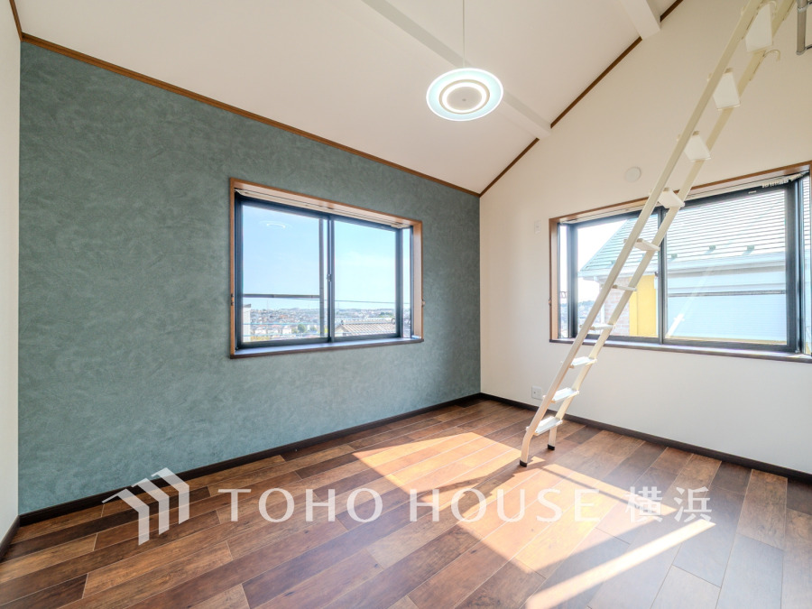 ２面採光の居室は、十分な明るさを取り入れ心地よい風を提供します。