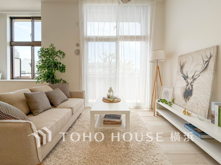 一日の中で多くの時間を過ごすことになる住まいだからこそ、いつも穏やかな空間であるように心掛けています。※家具・小物は販売価格に含まれません。