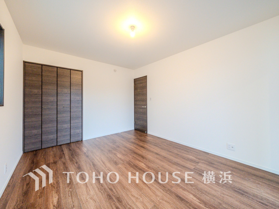 過ぎ行く時間をゆったりと感じることができる落ちついたプライベートルーム。リビングで楽しく過ごした後はゆっくり寛ぎの時間を満喫できます。静かな環境でリラックスタイムを愉しんで。