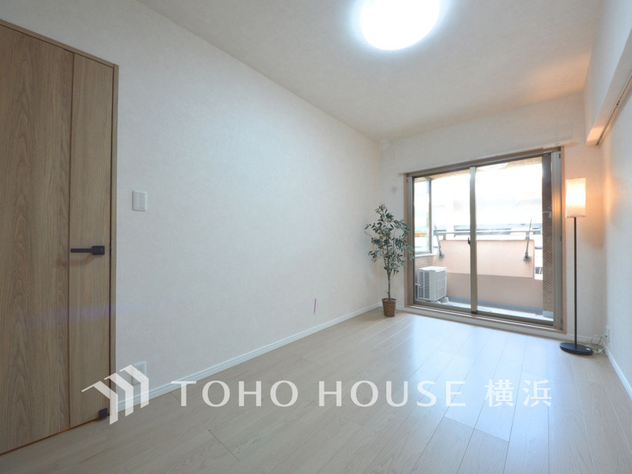 穏やかな風と陽光を導き、プライバシーに配慮された設計プランを採用し、居住性を一段と心地よいものにしています。明るく開放的な空間を演出しております。