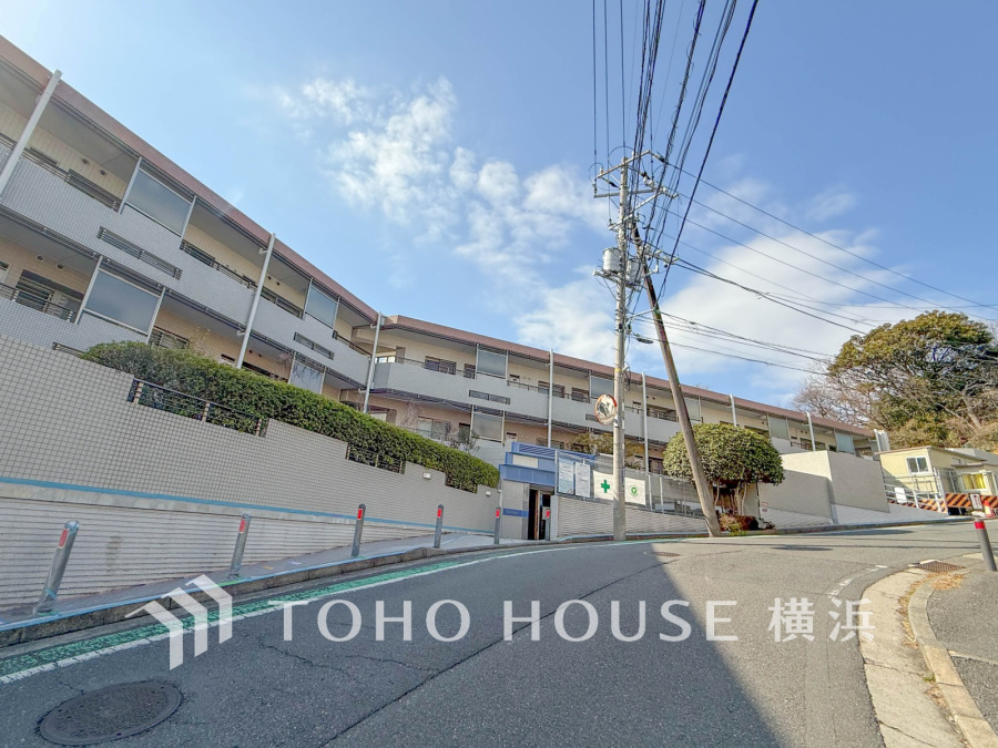 爽やかな青空の下に贅沢なほどに降り注ぐ陽光、豊かな居住性と、クオリティが見事に調和した住空間は、住まうことの喜びを感じさせてくれます。