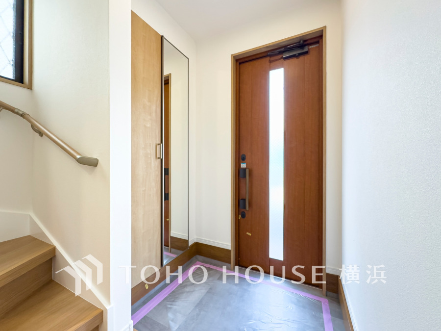 清潔感溢れる玄関がお出迎えする本邸宅の物語は、ここから始まる日常を期待させます。この場所には「希望」と「優越」で包み込んでくれる「特別」な空間があります。