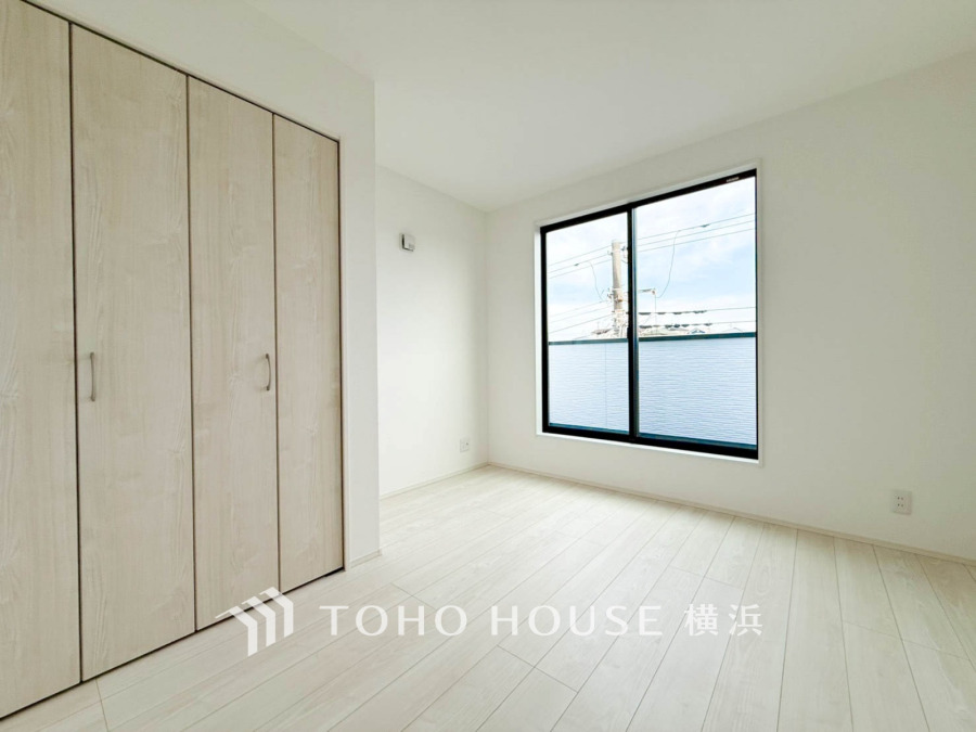 家族一人ひとりの大切なプライベート空間。趣味・感性で個性的に飾って頂けるようシンプルに仕上げてあります。自分時間を充実させながら心豊かなひとときを過ごすための大切な空間。