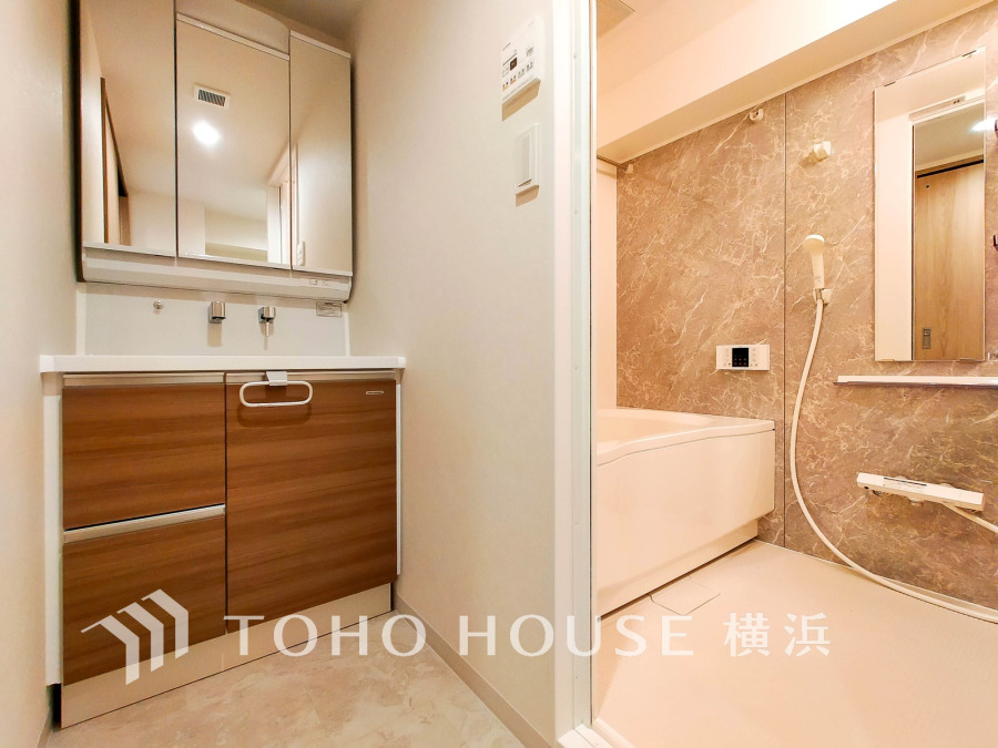 一日の始まりと終わりを心地よく演出してくれる、多彩な機能が備えられたパウダールーム。心地よいリフレッシュ空間です。