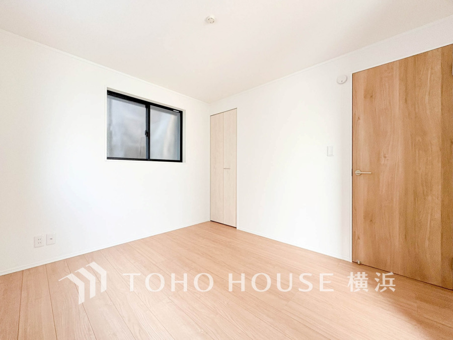 快適に過ごす条件は、一人ひとり違います。飾リ過ぎないシンプルな内装と偏り過ぎないデザインで統一しております。居住していく中でオーナー様だけの【マイホーム】に創り上げて下さい。