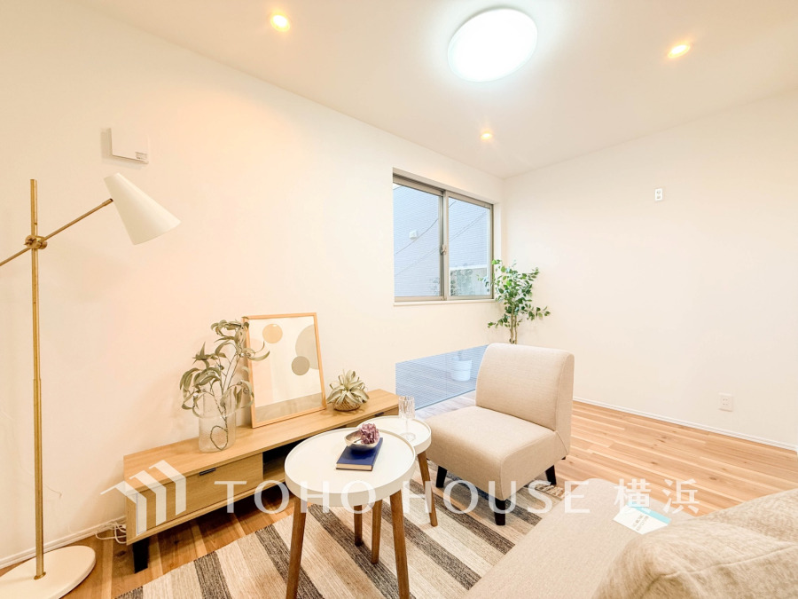 家族みんなが爽やかに健やかに過ごせるように、溢れる光をたっぷり取り込んだリビングダイニング。集いの場、憩いの場としての快適性を求めたやすらぎの空間です。