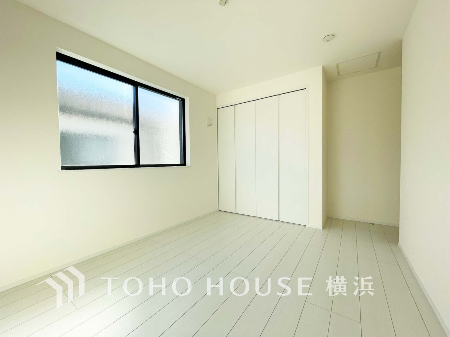 明るい光で満たされ、心地よい時間の流れと共に、愛着の増してくるお住まい。あたたかで和やかな家族の暮らしをずっと大切に包み込む優しさが込められています。