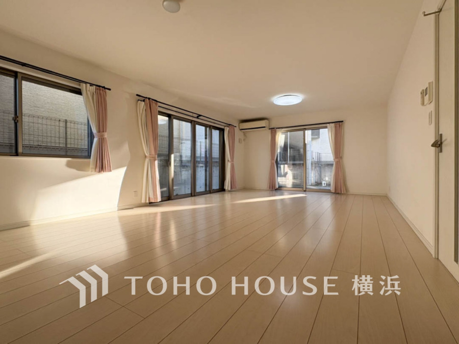 LDKは18.5帖の広々した大空間。家族やお客様との時間など、多くの時を刻む空間。何気なく過ぎる時でさえも上質なひと時となる快適な空間を目指して